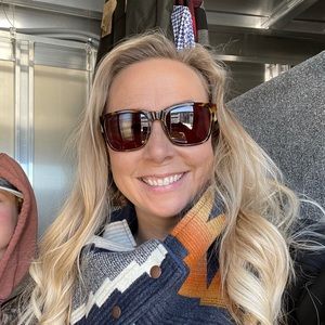 Meet your Posher, Crystal